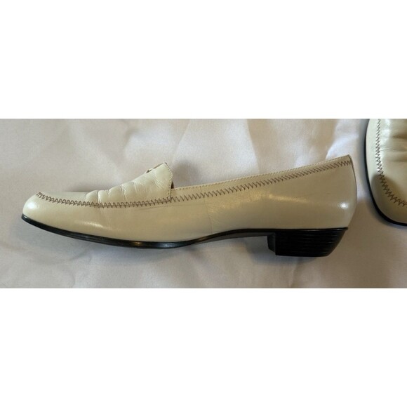 Munro American Womens Cream Color Slip On Flats Size 11M - Picture 4 of 16